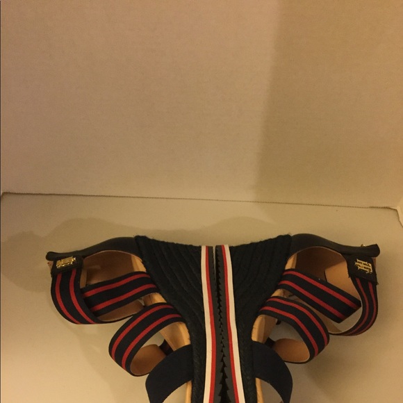 Tommy Hilfiger platform/Wedge Sandals NWOT - Picture 3 of 5